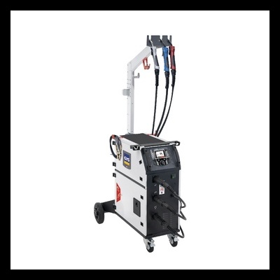 Máquina de soldadura industrial com três pistolas e painel digital sobre fundo branco