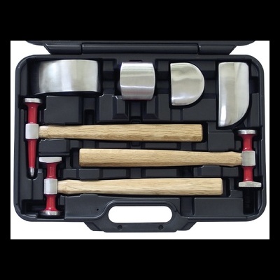 Estojo com três malhos de cabo de madeira e cinco cabeças metálicas em diferentes formas