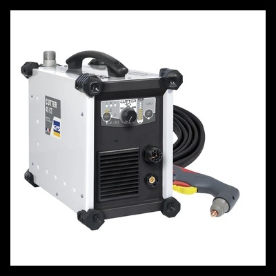 Máquina de corte por plasma branca e preta com pistola e cabo