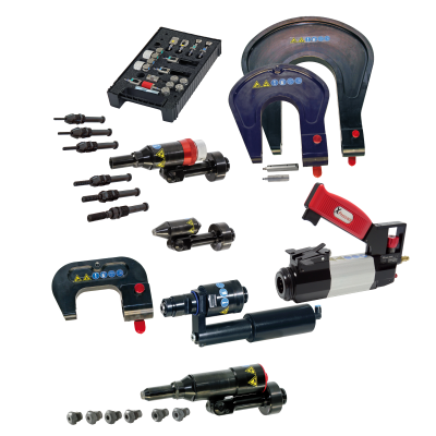 Conjunto de ferramentas elétricas com acessórios e símbolos de alerta em fundo branco