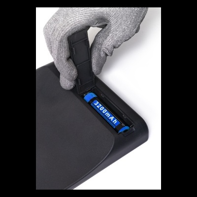 Compartimento de bateria aberta a mostrar bateria azul 3200mAh