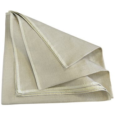 Pano de tecido cru dobrado com costuras visíveis