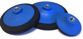 Três suportes para polidoras azul e preto de tamanhos diferentes.