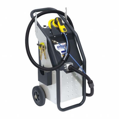 Equipamento móvel de limpeza com mangueira preta e peça amarela e preta