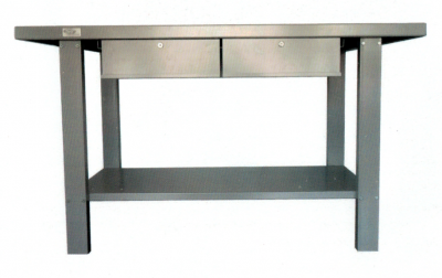 Bancada de trabalho metálica cinzenta com gavetas e prateleira inferior