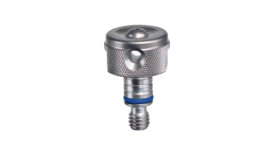 parafuso metálico prateado com anel azul e textura canelada