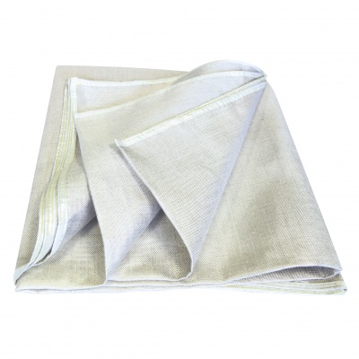 Toalha de mesa quadrada de linho bege dobrada