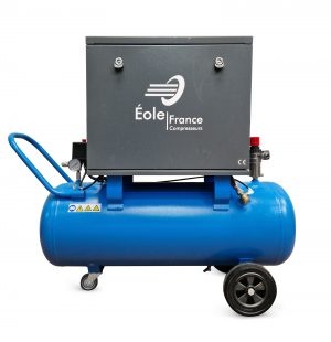 Compressor industrial azul com estrutura cinzenta e rodas pretas