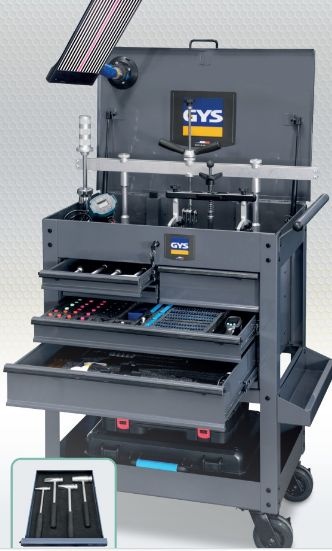 Carrinho de ferramentas cinza com gavetas abertas e ferramentas visíveis, selo GYS