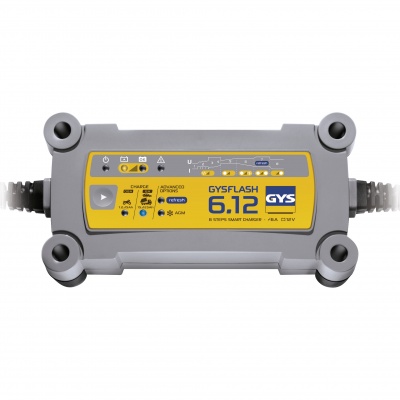 Carregador de baterias GYSFLASH 6.12 com caixa cinzenta e detalhes amarelos