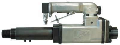 Pistola pneumática metálica prateada e preta com conexão para ar comprimido