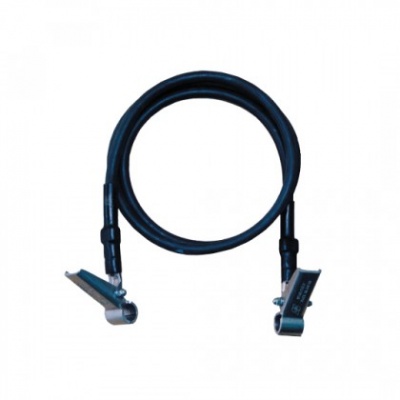 Cabo de bicicleta preto com terminais metálicos prateados