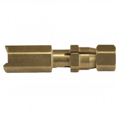 Conector de metal dourado com várias secções hexagonais e cilíndricas num fundo branco