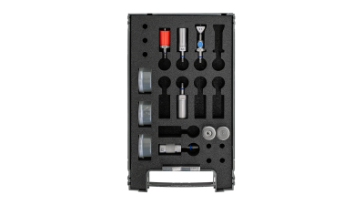 Estojo de ferramentas com várias peças metálicas e etiquetas dentro de espuma preta