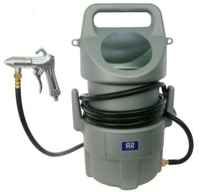 Equipamento de jato de ar comprimido cinzento com mangueira e bocal metálico.