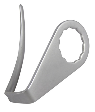 Ferramenta metálica prateada com extremidade circular recortada