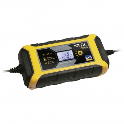 Carregador de baterias ARTIC 8000 GYS preto e amarelo com display digital.