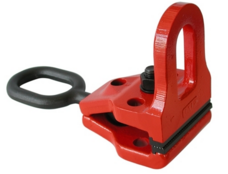 Morsa de elevação metálica vermelha com pega preta sobre fundo branco