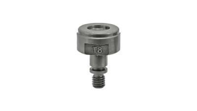 Peça metálica cinzenta com gravação T8