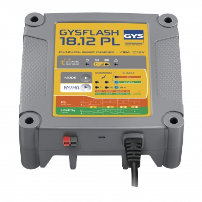 Carregador inteligente GYSFLASH 18.12 PL cinza com painel amarelo e cabos