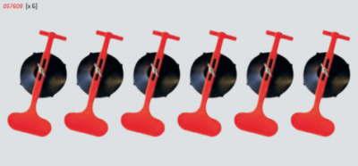 Seis bombas vermelhas para pneus com base preta alinhadas em fundo claro