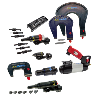 Conjunto de ferramentas e acessórios industriais variados sobre fundo branco