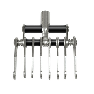 Ferramenta metálica prateada com ganchos e peças pretas