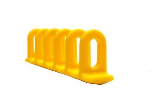 Separadores de cabos amarelos em fila