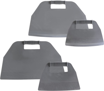 Conjunto de quatro espátulas de plástico cinza com cabo ranhurado