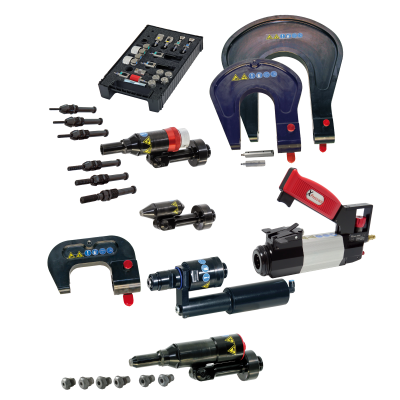 Conjunto de ferramentas elétricas com acessórios e símbolos de alerta em fundo branco