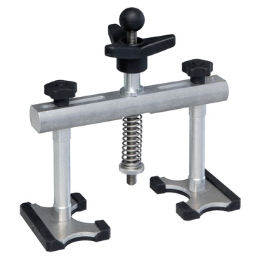 Ferramenta metálica com botões de plástico preto sobre fundo branco