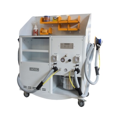 Máquina industrial branca STUCCHI com tubos e suportes amarelos em fundo branco