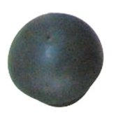 Bola de borracha preta sobre fundo branco