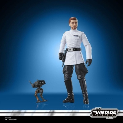 Figura de ação Star Wars com uniforme branco e figura robótica pequena