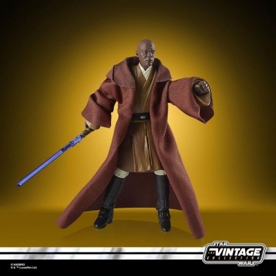 Figura de ação Mace Windu Star Wars com sabre de luz azul e manto castanho