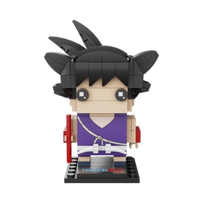Figura de bloco de construção estilo personagem com cabelo preto e roupa roxa, base preta com texto DRAGON BALL
