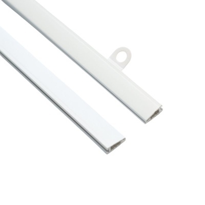 Perfis brancos de plástico com suporte para fixação