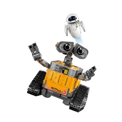 Modelo LEGO do robô WALL·E amarelo com um robô branco flutuante em fundo branco