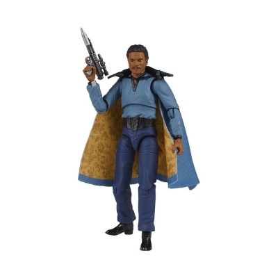 Figura de ação de personagem com capa e arma em fundo branco