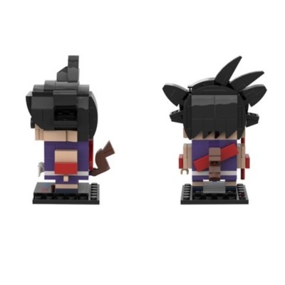 Figura de construção tipo LEGO de personagem com roupa roxa e cabelo preto vista de lado e de costas