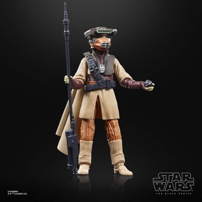 Figura de ação Star Wars com roupa castanha e bege segurando bastão e objeto pequeno