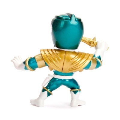 Figura Power Ranger verde e dourado com arma dourada em fundo branco
