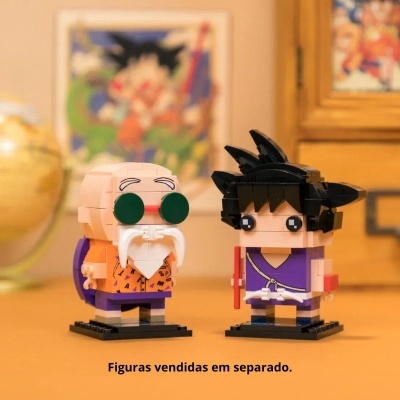 Duas figuras de blocos de montar de personagens de anime, uma com óculos verdes e outra com cabelo preto espetado