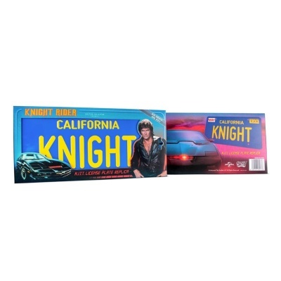 Placa decorativa para matrícula com tema Knight Rider em embalagem azul e amarela
