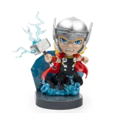 Figura caricata de Thor com martelo e capa vermelha