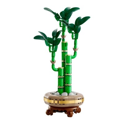 Modelo de bambu de LEGO com folhas verdes e base decorativa