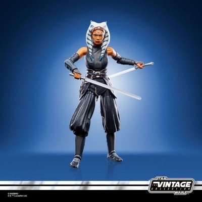 Figura de ação de Ahsoka Tano da Star Wars com espadas de luz