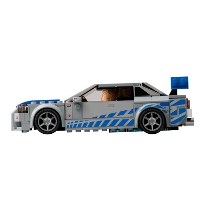 Carro de blocos de montar cinzento e azul com figura humana dentro