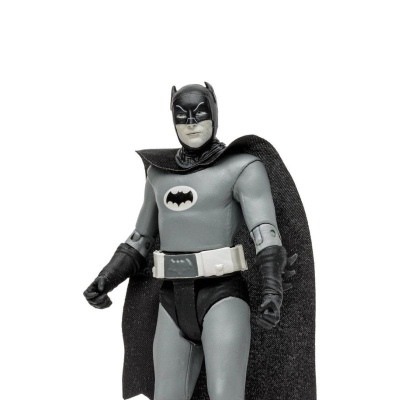 Figura de ação do Batman em fato cinzento e preto com capa de tecido preta