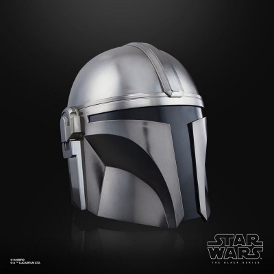 Capacete prateado metálico de The Mandalorian da série Star Wars